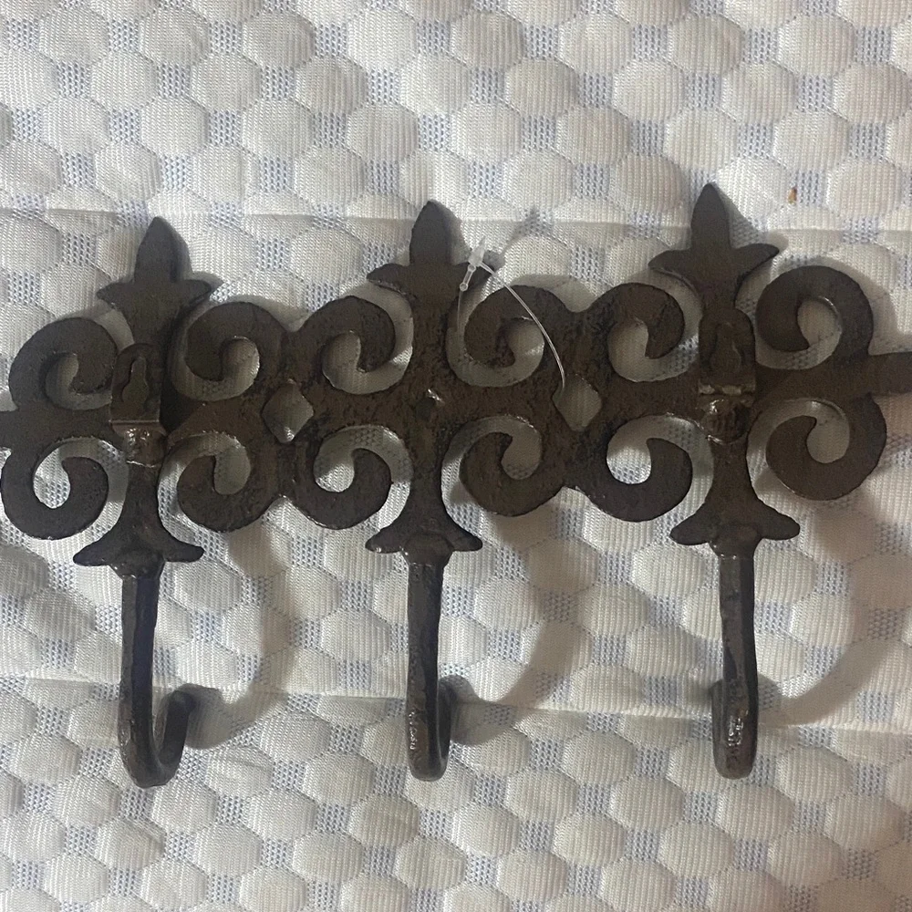 Decorative Black Ornate 3-Hook Wall Rack